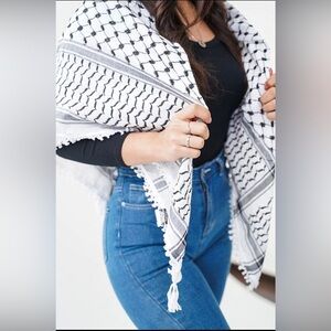 NWT Hirbawi Original Kufiya Black and White with Fringe